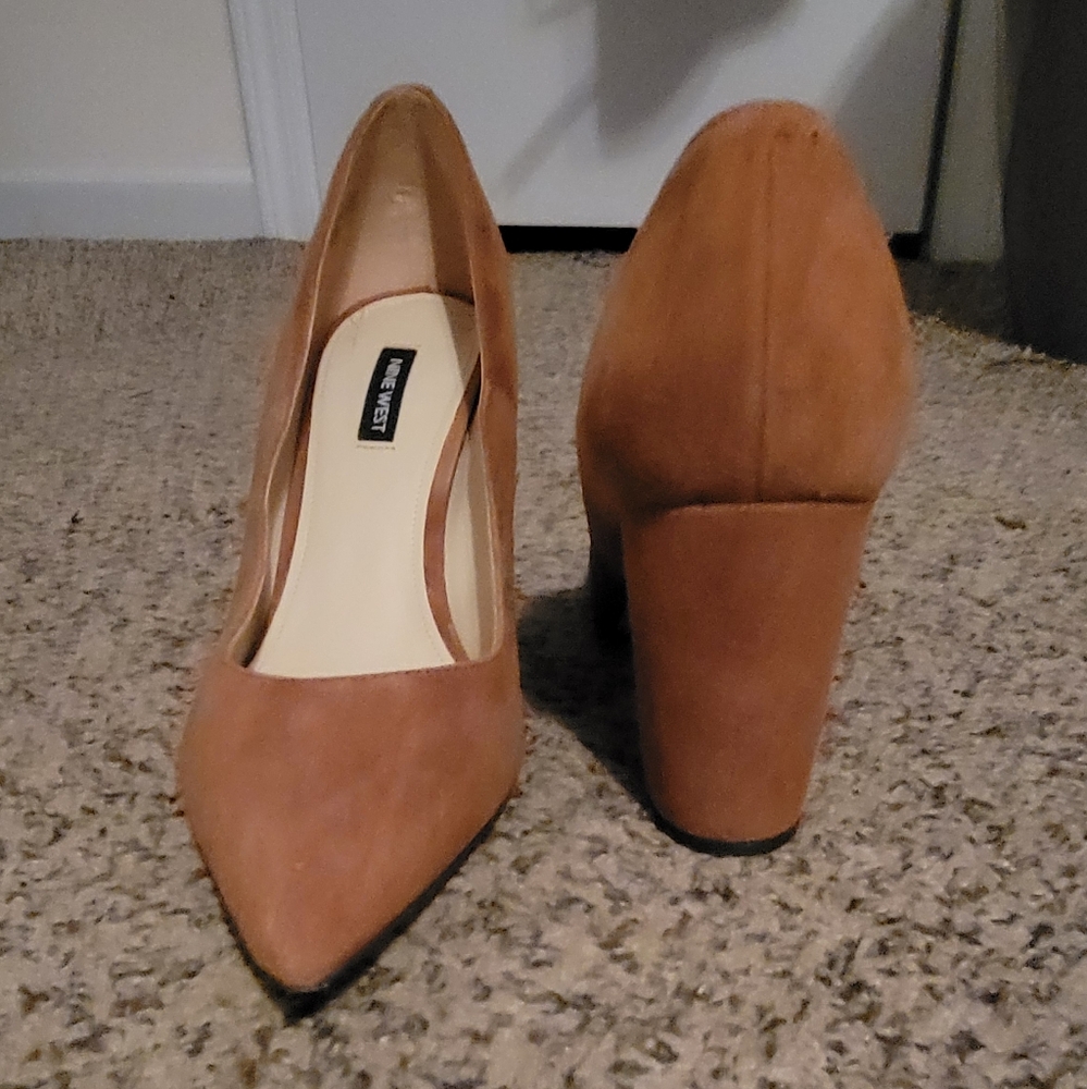 Sz 11 comfy block heel, camel